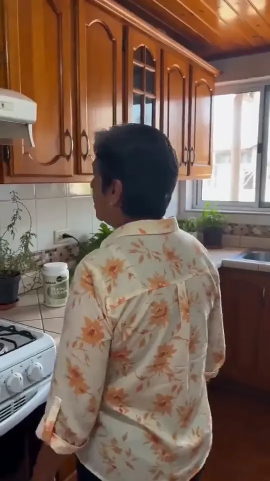 Ejemplo de video UGC generado con Parcero AI